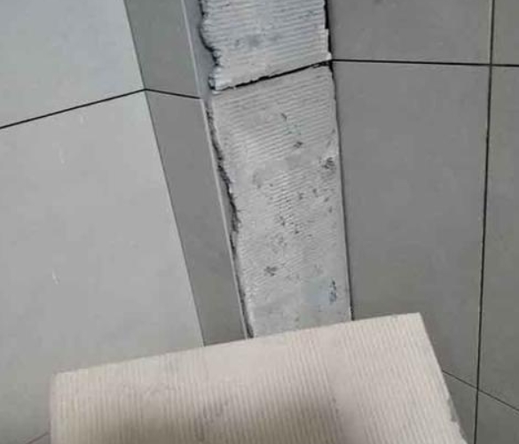 临渭瓷砖空鼓维修公司分享下厨房瓷砖脱落的补救措施。
